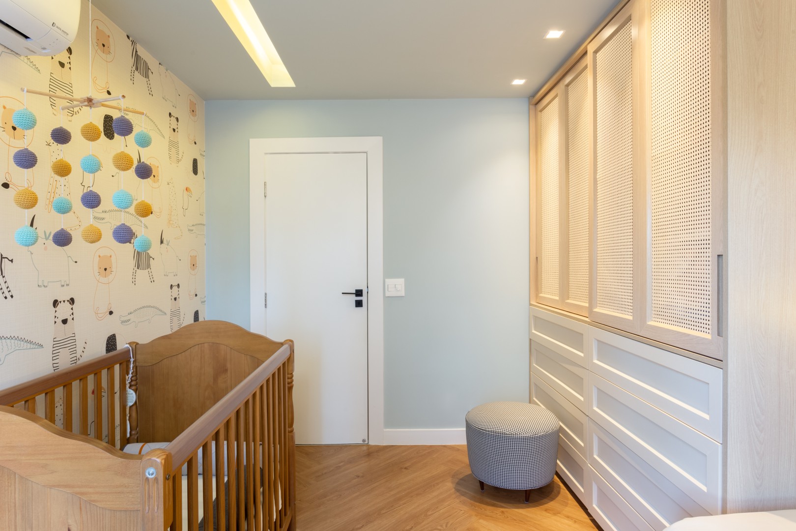 projeto_arquitetura_recife_reforma_apartamento_quarto_infantil_crianca_bebe_palhinha_berco_papel_parede