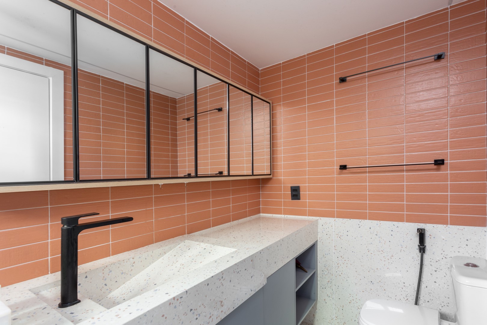 projeto_arquitetura_recife_reforma_apartamento_banheiro_lavabo_cuba_esculpida_granilite_tijolinho_terracota